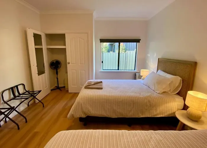 Town Hideaway - Sleeps 6