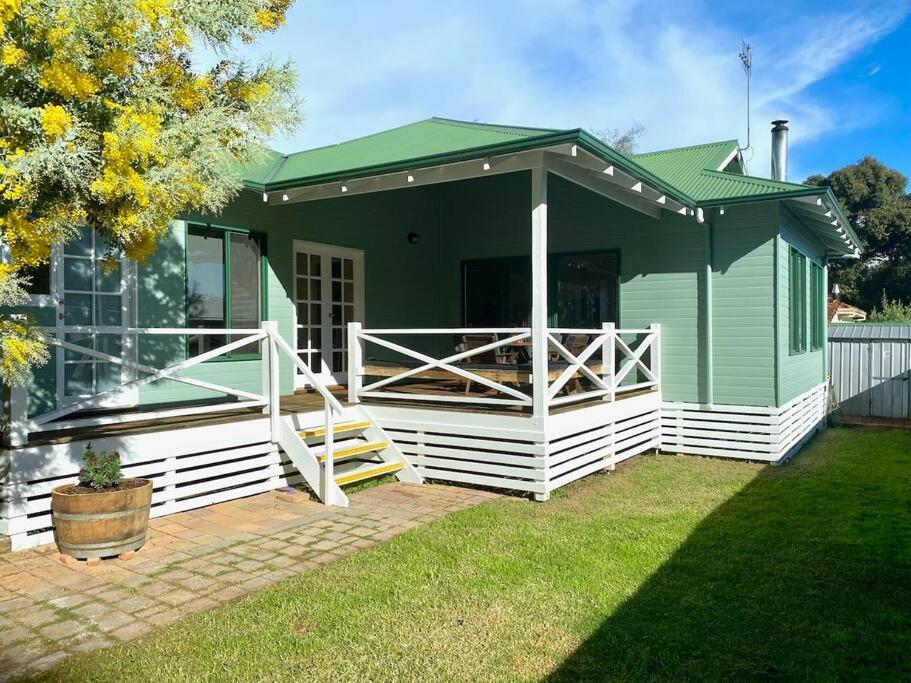Town Hideaway - Sleeps 6 Holiday home Margaret River